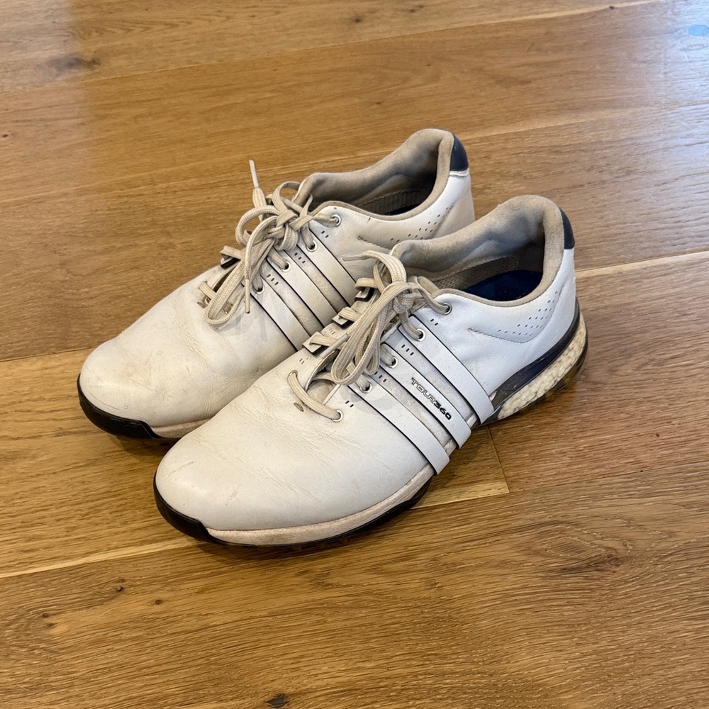 Men’s golf shoes